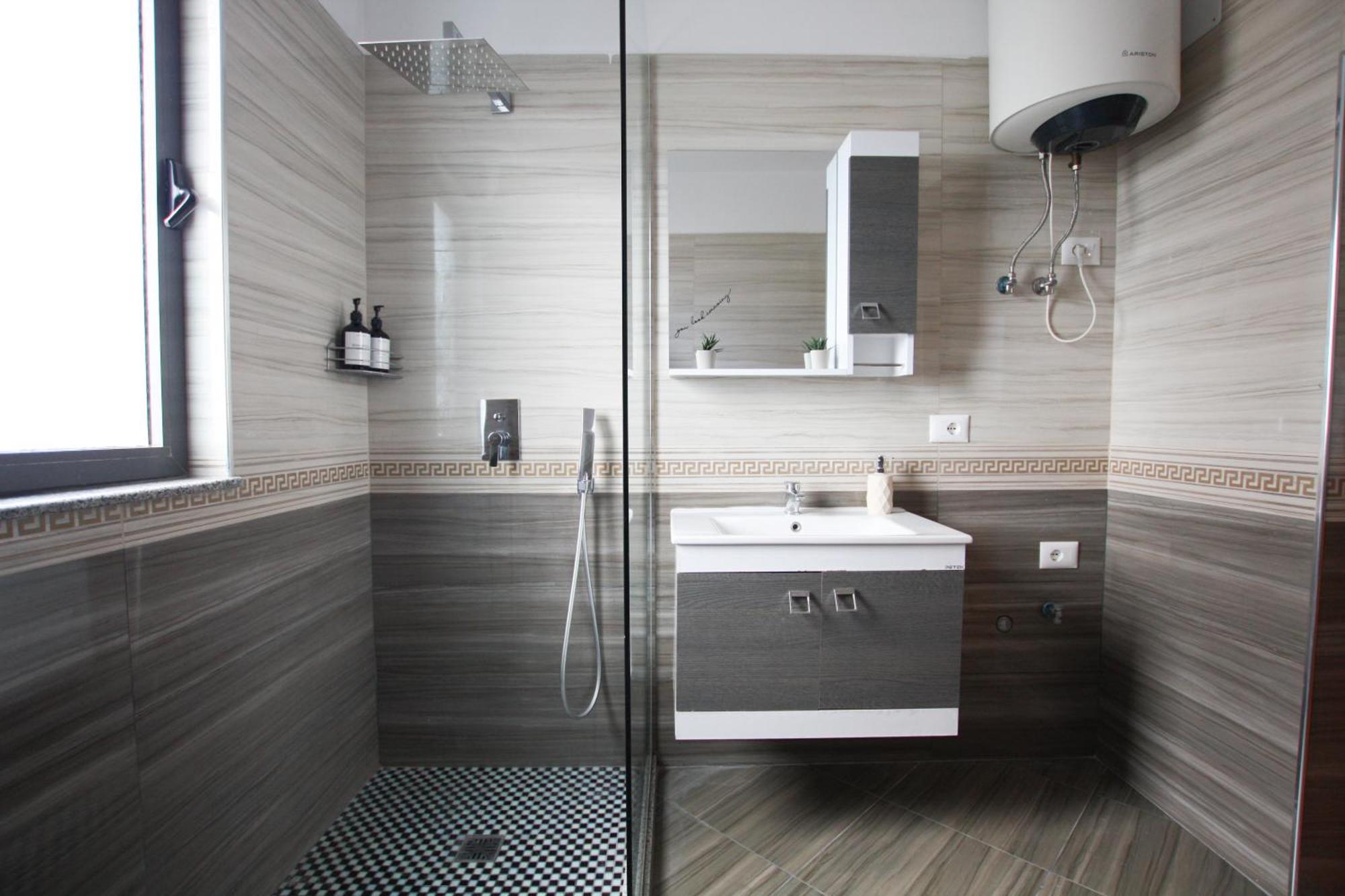 Reve De Hotel Tirana