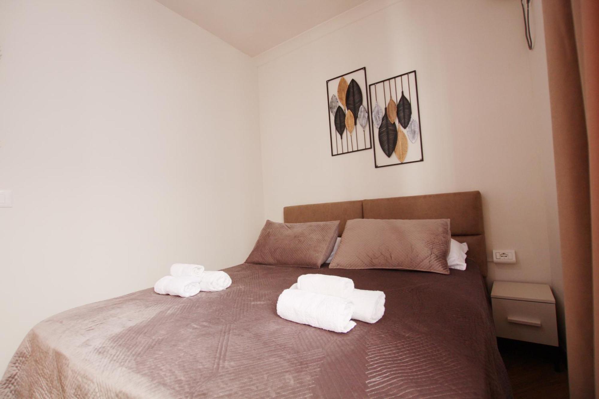 Reve De Hotel Tirana